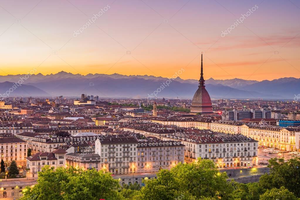 Cartolina turistica di Torino con riferimenti ai Giochi invernali